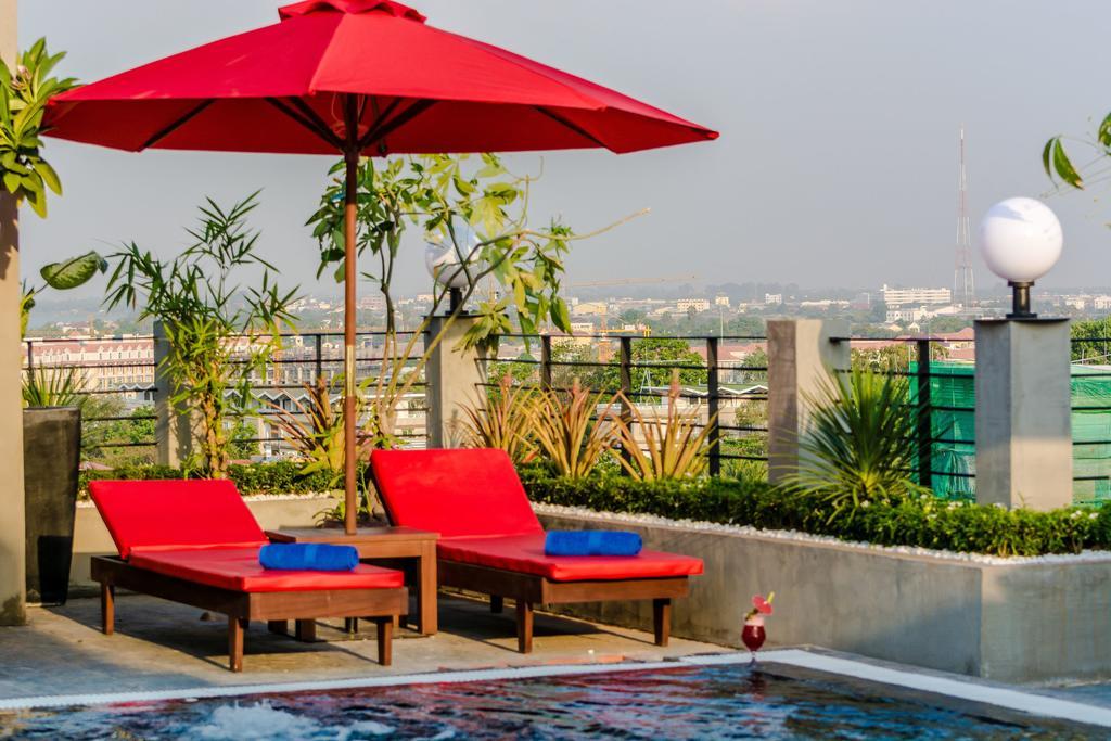 Diamond Palace Resort & Sky Bar Пном Пен Екстериор снимка