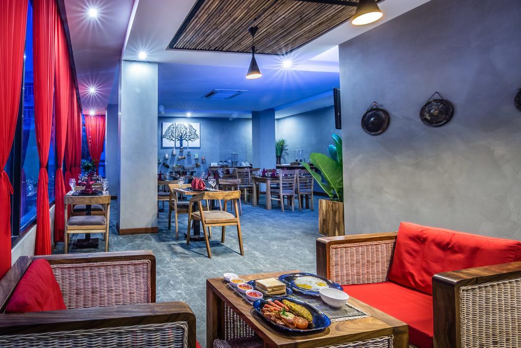 Diamond Palace Resort & Sky Bar Пном Пен Екстериор снимка