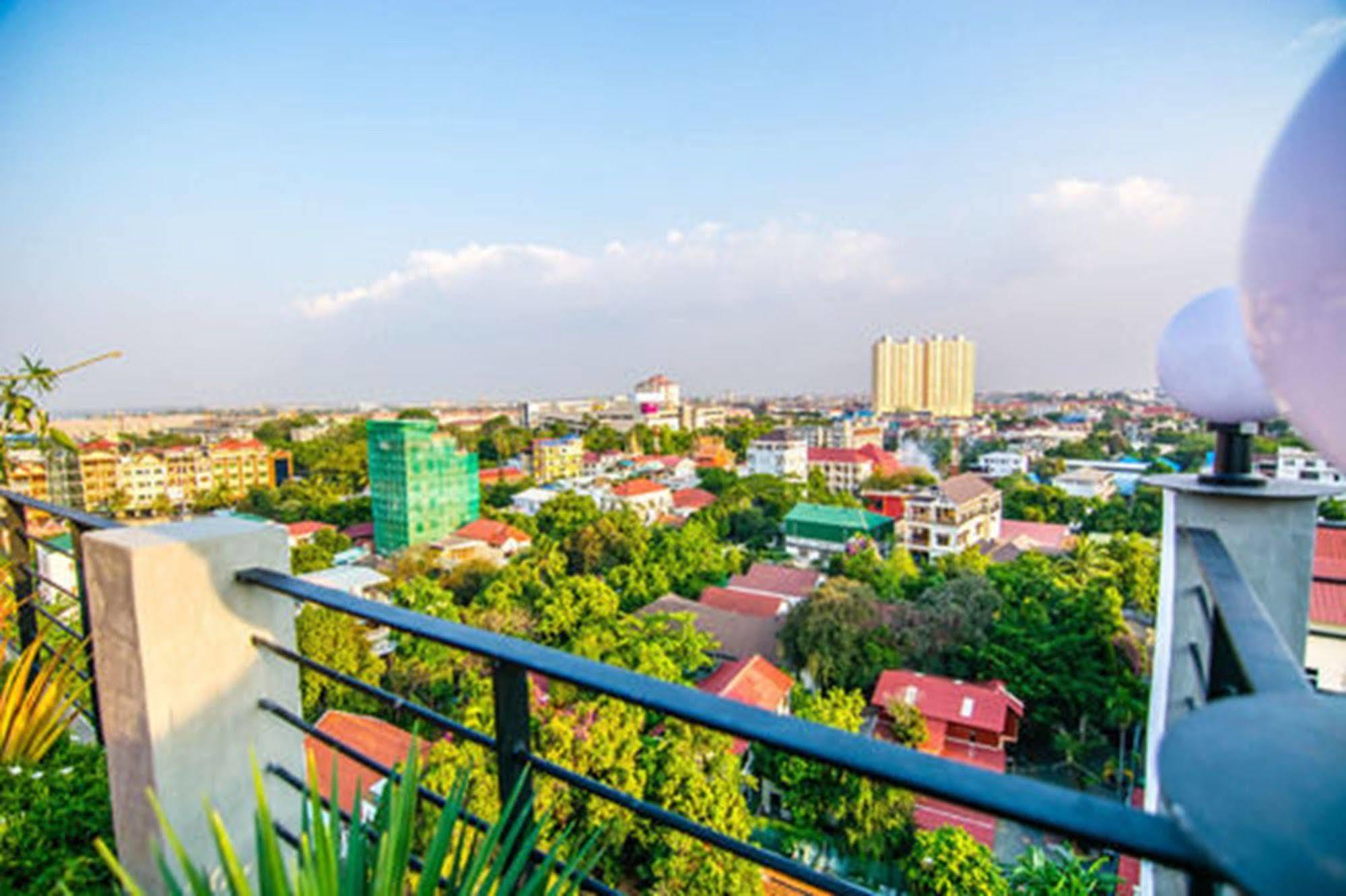 Diamond Palace Resort & Sky Bar Пном Пен Екстериор снимка