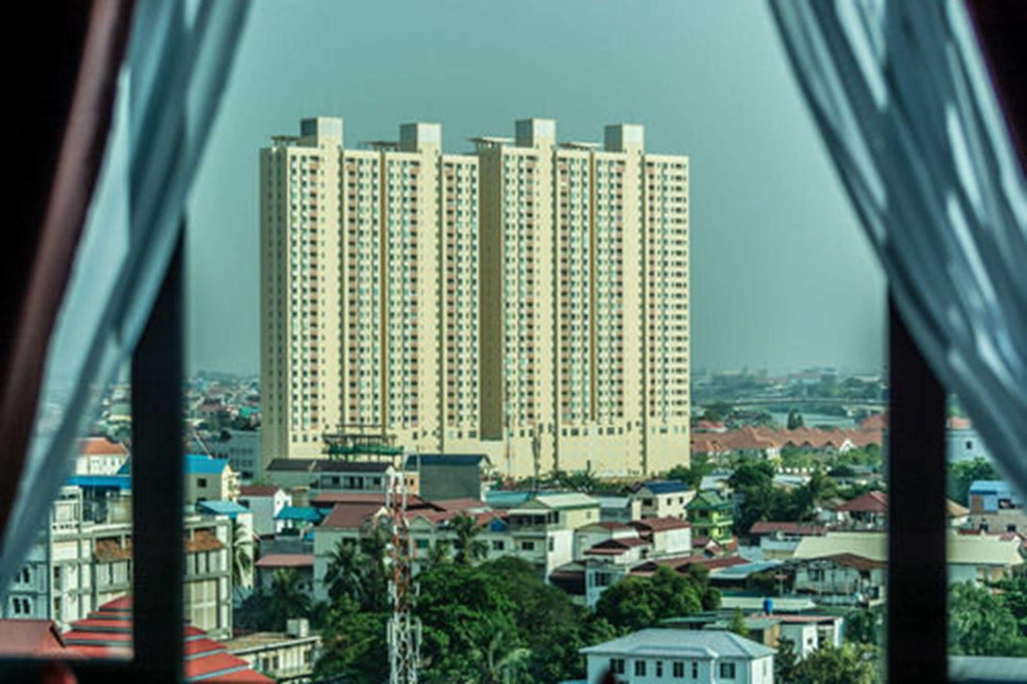 Diamond Palace Resort & Sky Bar Пном Пен Екстериор снимка