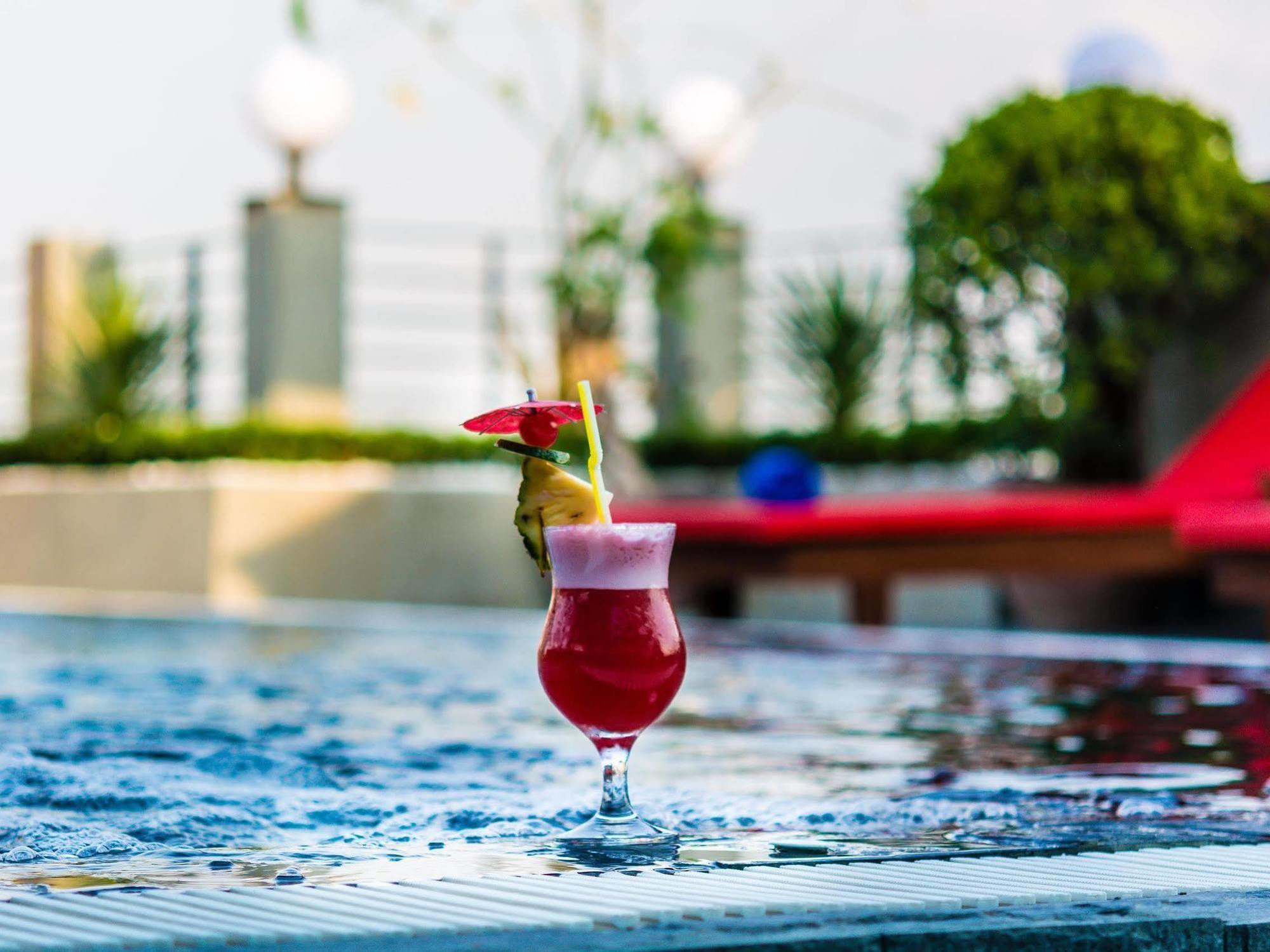 Diamond Palace Resort & Sky Bar Пном Пен Екстериор снимка