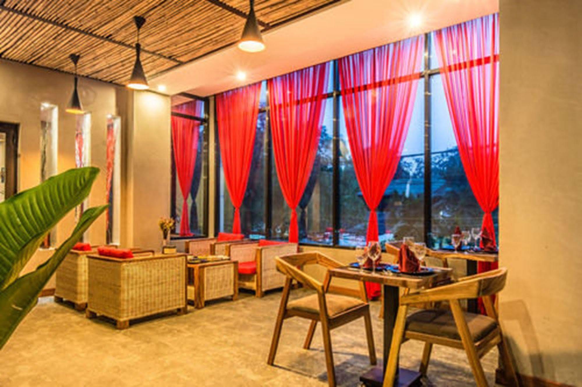 Diamond Palace Resort & Sky Bar Пном Пен Екстериор снимка