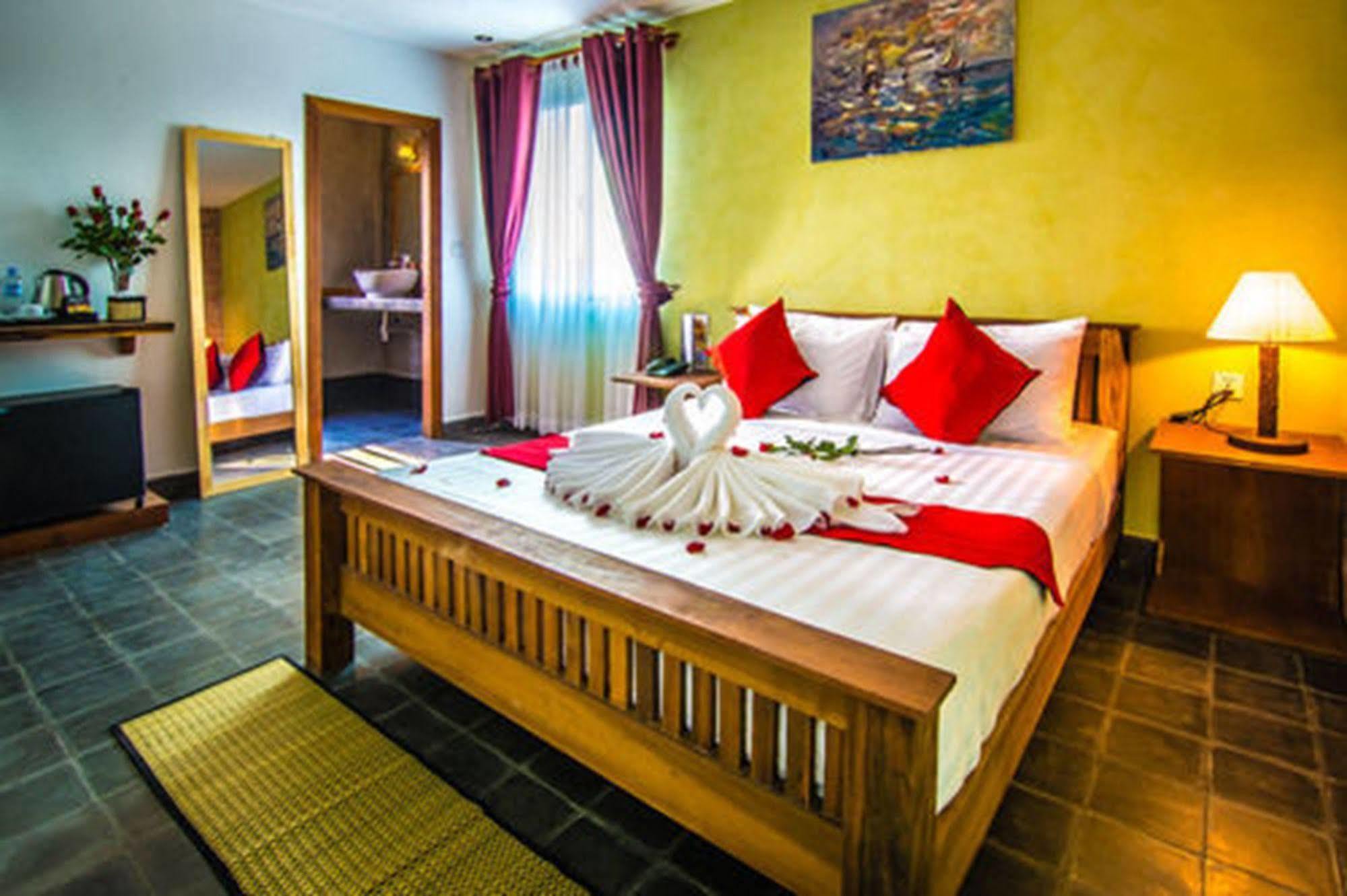 Diamond Palace Resort & Sky Bar Пном Пен Екстериор снимка