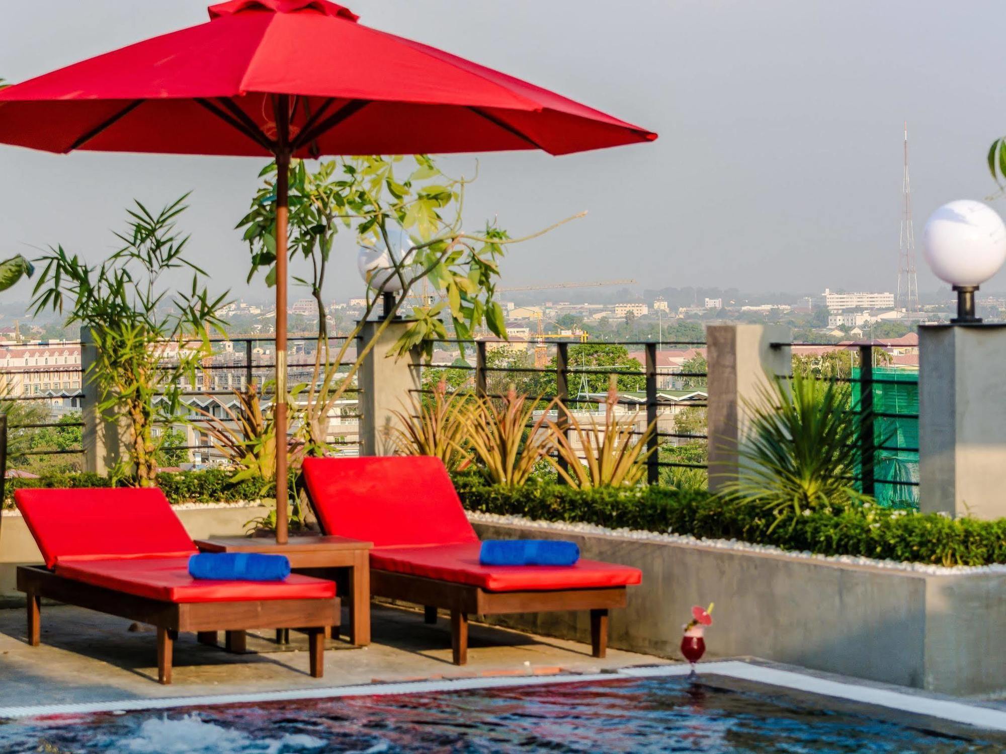 Diamond Palace Resort & Sky Bar Пном Пен Екстериор снимка