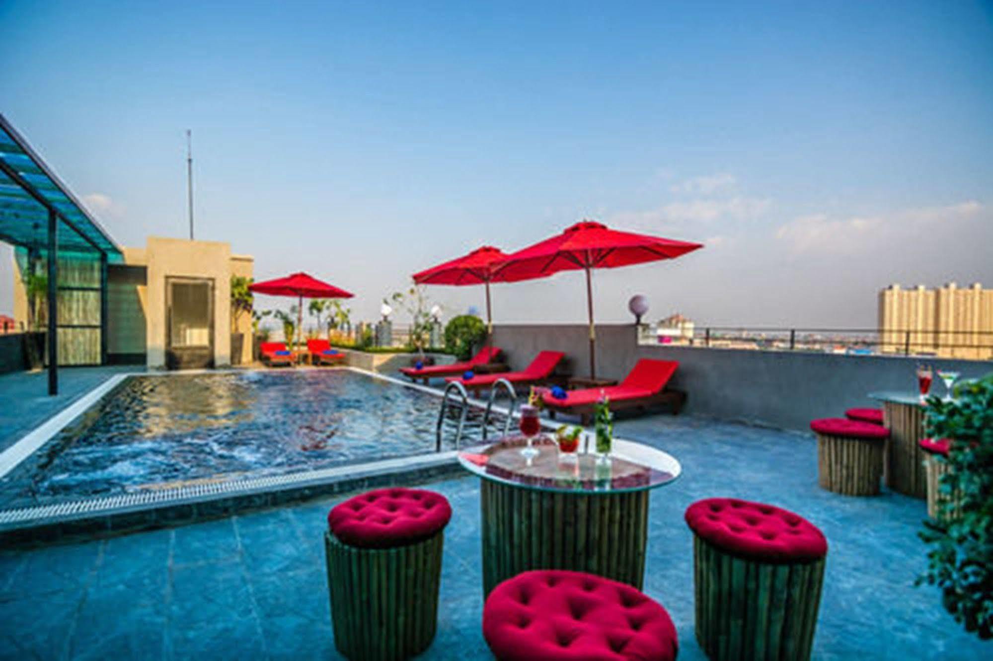 Diamond Palace Resort & Sky Bar Пном Пен Екстериор снимка