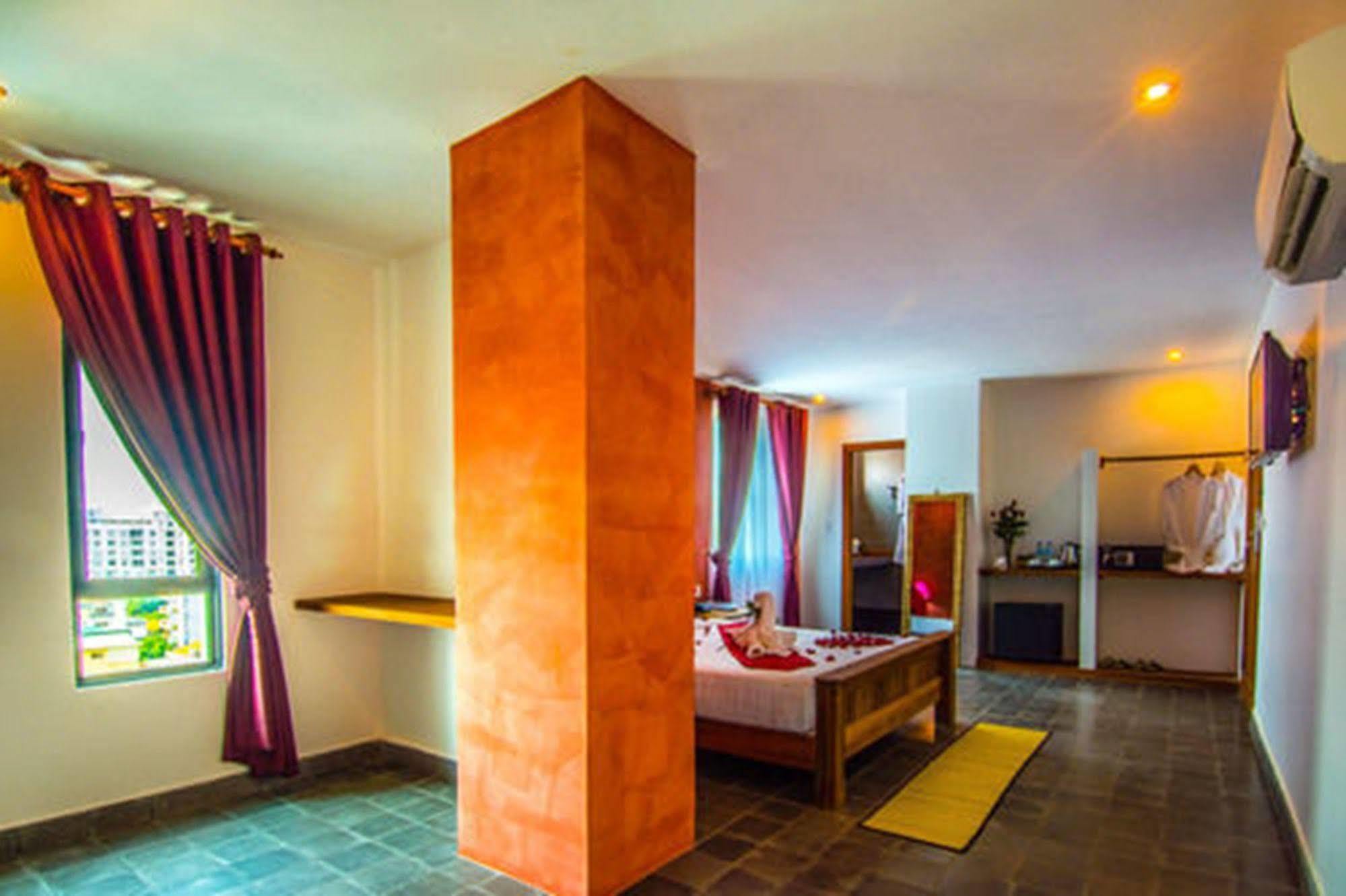 Diamond Palace Resort & Sky Bar Пном Пен Екстериор снимка