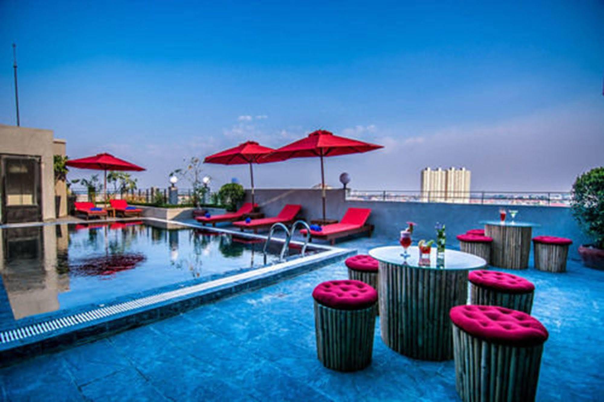 Diamond Palace Resort & Sky Bar Пном Пен Екстериор снимка